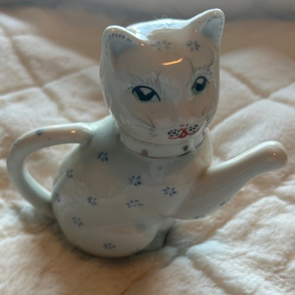 Vintage Kitty Lucky Cat Porcelain Teapot